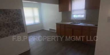 Main picture of 13590 Rutherford St