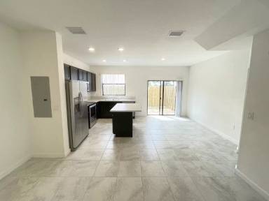Main picture of 346 NE 208th Ter
