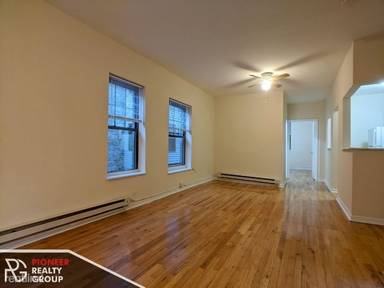 Main picture of 654-64 W Cornelia Ave