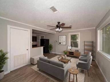 Main picture of 610 N Fir St