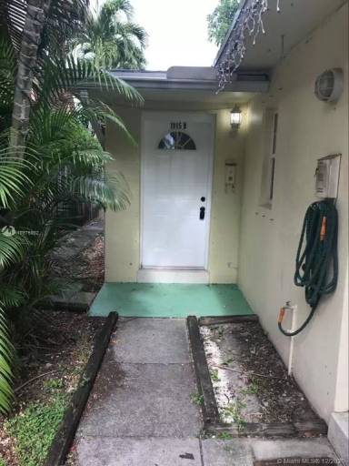 Main picture of 1915 Plunkett Street - B