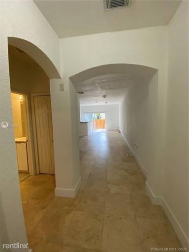 Main picture of 10760 NW 82nd Ter