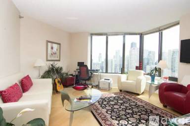 Main picture of 400 N La Salle Dr