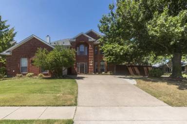 Main picture of 402 Baltusrol Cir