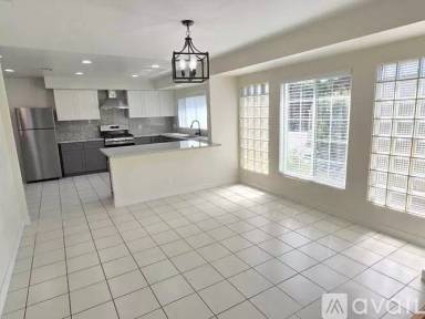 Main picture of 1670 Wall St