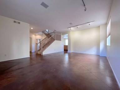 Main picture of 65 Legacy Way