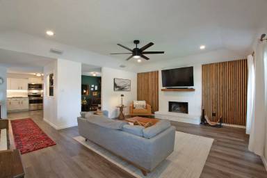 Main picture of 800 Gageway Dr