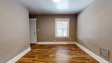 Main picture of 4104 Clybourne Ave