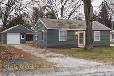 Main picture of 1660 Mason St NE