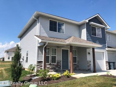 Main picture of 102 SW Marigold St