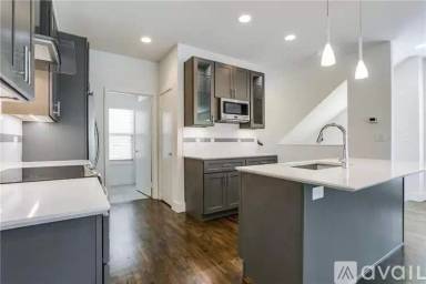 Main picture of 3206 Lee St