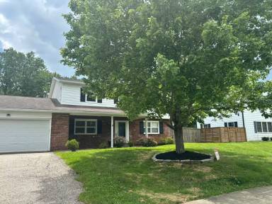 Main picture of 2212 E Queens Way