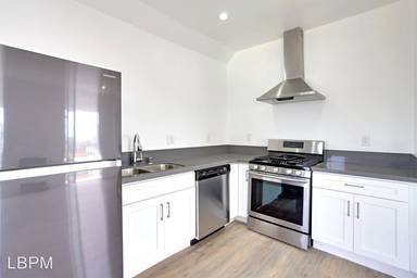Main picture of 722 S Manhattan Pl