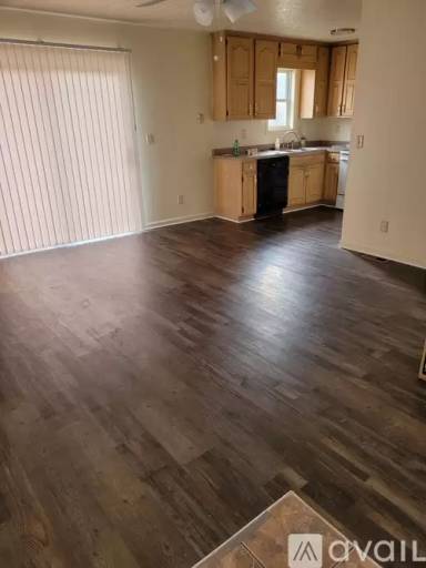 Main picture of 216 Railroad St