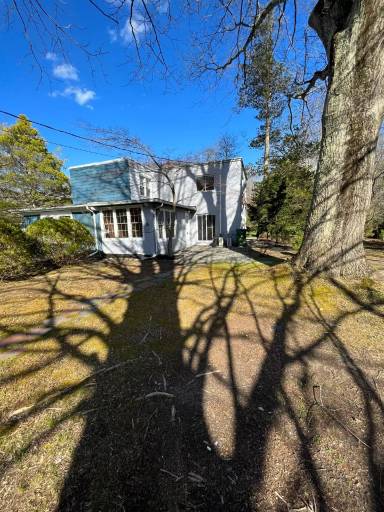 Main picture of 16 Tamara Dr