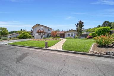 Main picture of 601 Cherry Ct