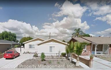 Main picture of 2921 E 69th St