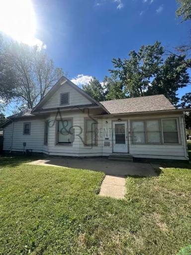 Main picture of 928 E 7th St