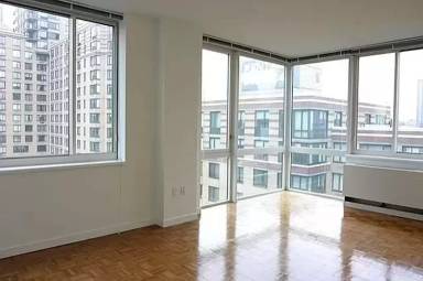 Main picture of 33 West End Avenue Apartments