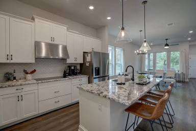 Main picture of 625 Treaty Oak Dr