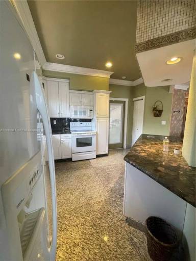 Main picture of 232 SW 7th Ave