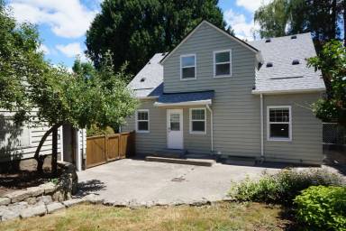 Main picture of 5815 SE 15th Ave