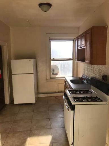 Main picture of 425 Jefferson Ave