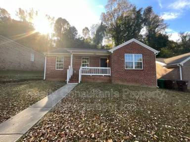 Main picture of 1019 N Manor Dr