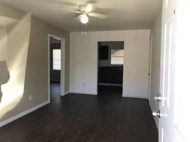 Main picture of 2411 Bastrop St