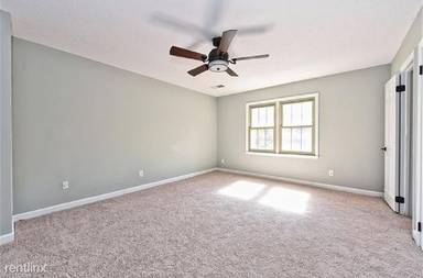 Main picture of 21618 Chatsworth St
