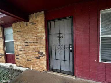 Main picture of Mercedes Palms Apartments