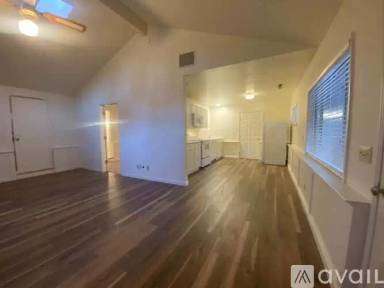 Main picture of 494 Snell St