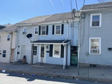 Main picture of 362 S 3rd St