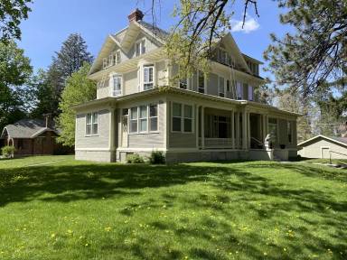 Main picture of 924 S Maple St