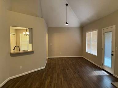 Main picture of 102 Woodstream Trl