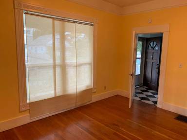 Main picture of 4266 SE Yamhill St