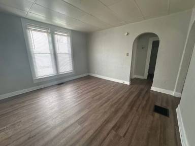 Main picture of 1305 W Jackson St