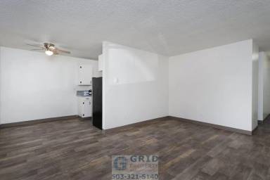 Main picture of 1800 SE Stark St