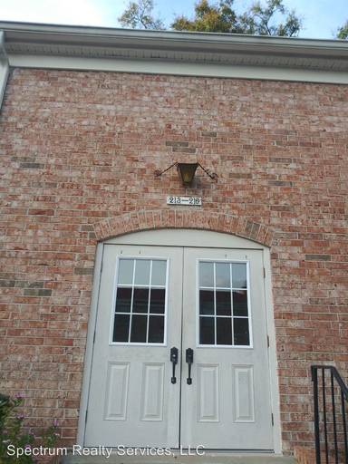 Main picture of Colonial Point Condominiums
