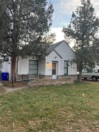 Main picture of 466 W 5th St
