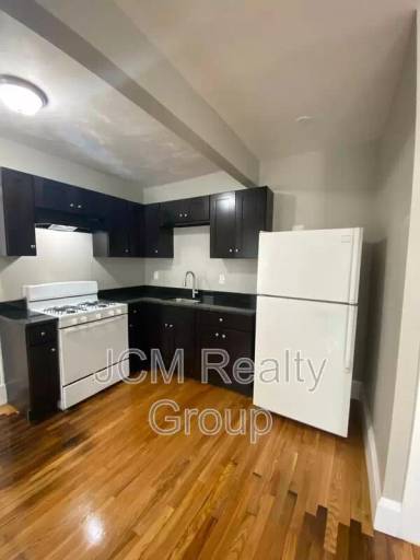 Main picture of 135 Lawton Ave