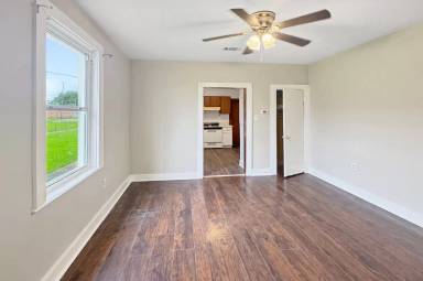 Main picture of 663 Victory Dr