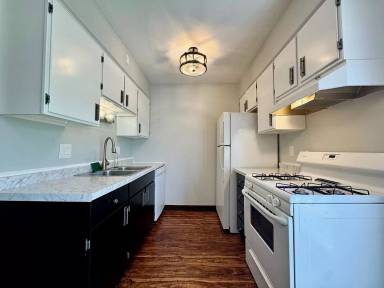 Main picture of 804-810 POWELL AVE
