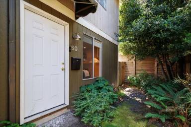 Main picture of 2360 SE Division St