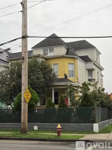 Main picture of 75 Summer St
