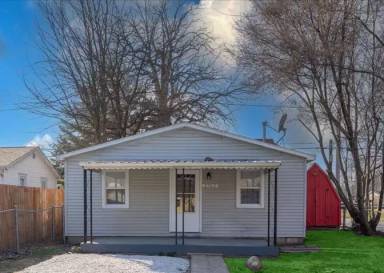 Main picture of 2702 S Lyons Ave