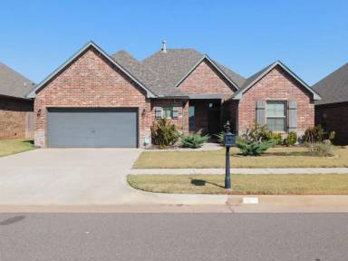 Main picture of 905 NW 188th St