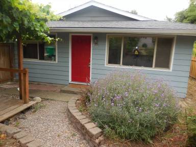 Main picture of 2840 SE Harney St