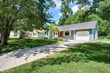 Main picture of 221 Pollard Dr