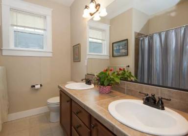 Main picture of 5732 NE 37th Ave